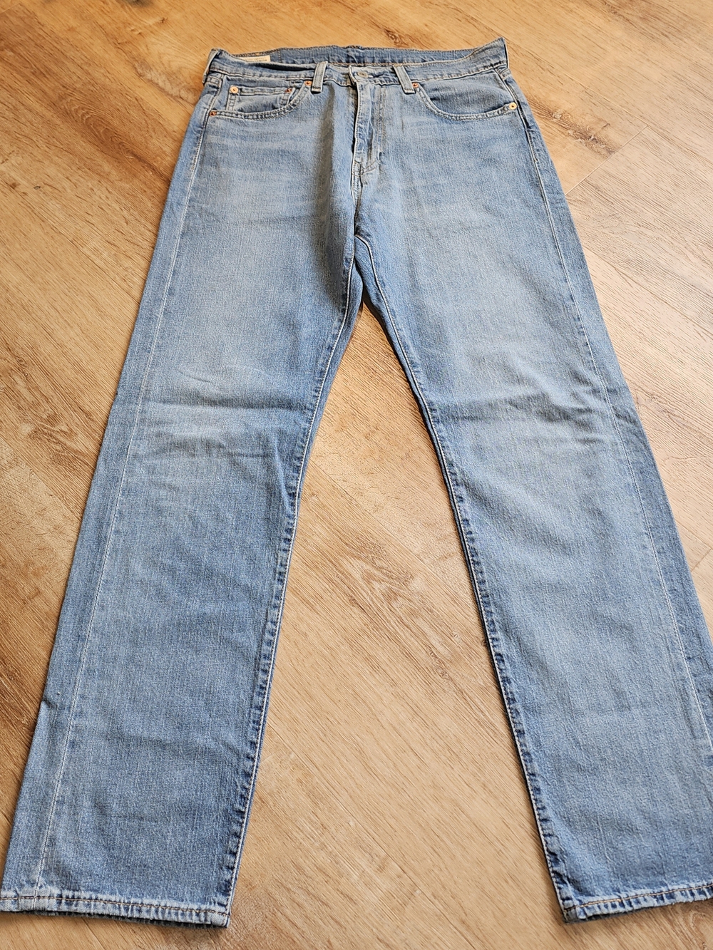 Levi's Premium 505 Regular Fit Jeans in a light wash denim 31x32 mens NWOT
